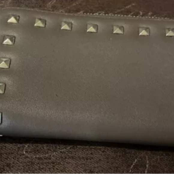 WOMEN'S TAUPE LEATHER BCBG WALLET ZIP GOLD STUDDED - Picture 3 of 5
